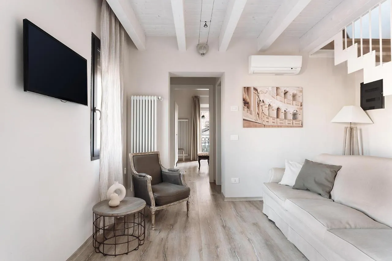 Opera Residence Bolonia 0*,  Italia