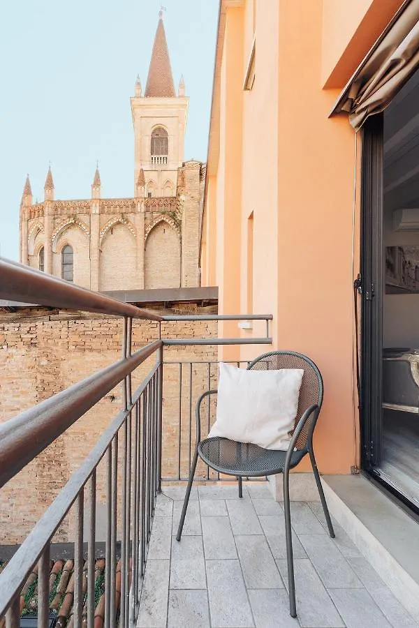 Opera Residence Bolonia 0*,  Italia